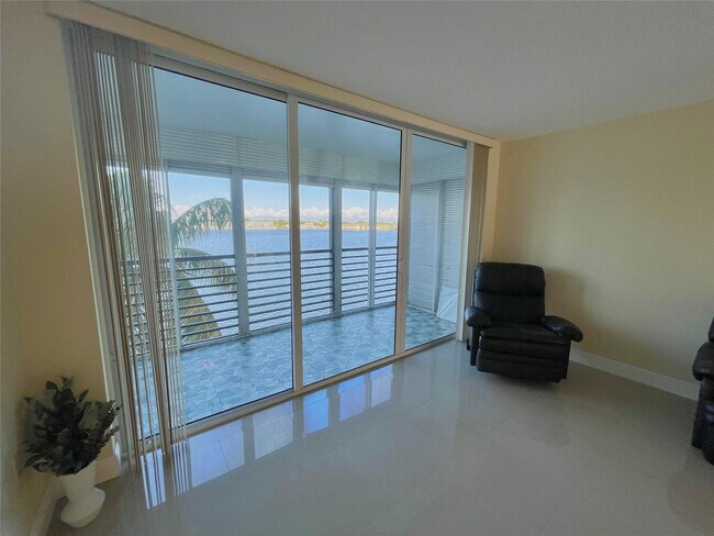 Foto del edificio - 1175 NE Miami Gardens Dr