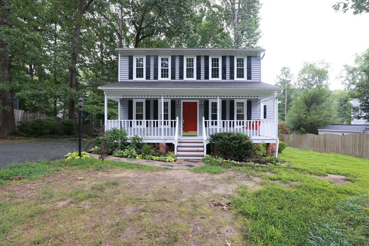 Foto principal - Renovated Two Story in North Chesterfield....