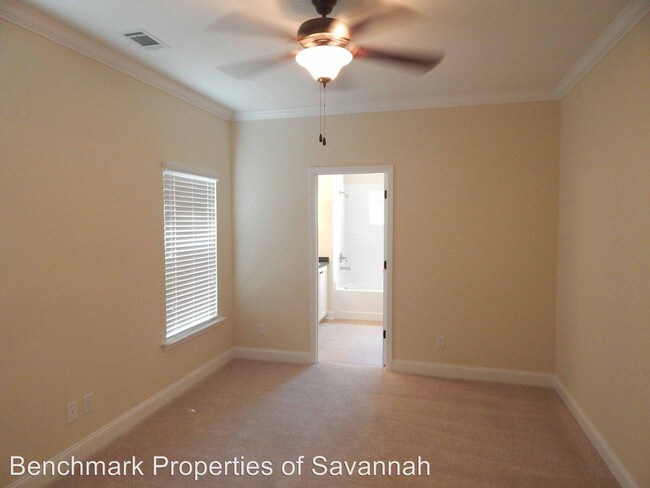 Building Photo - 3 br, 2.5 bath House - 502 E 35th St