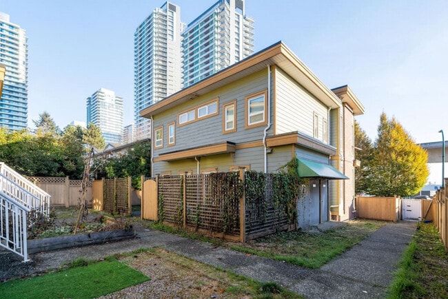 Building Photo - 8473 Cambie St.