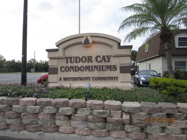Building Photo - 9118 Tudor Dr