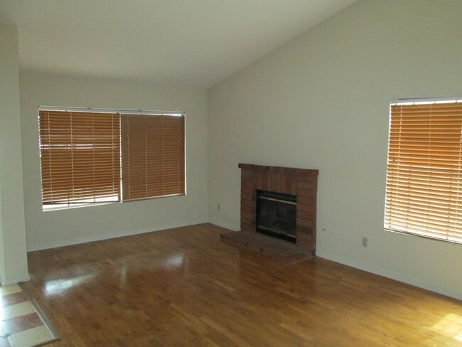 Building Photo - 3 Bedroom - Plus Office -  Single Story Ho...