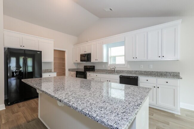 Foto del edificio - 40 Heartland Cir