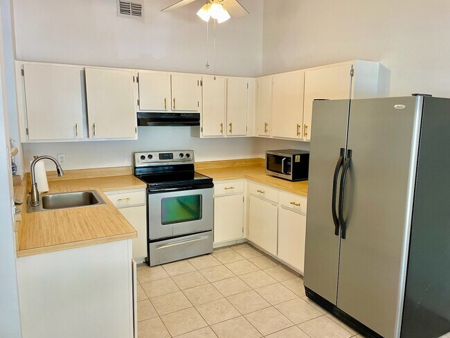 Building Photo - 3784 Palace Dr