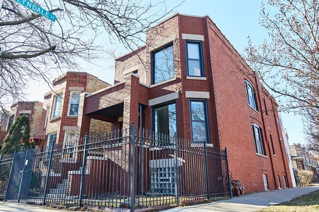 Building Photo - 2224 N Kimball Ave