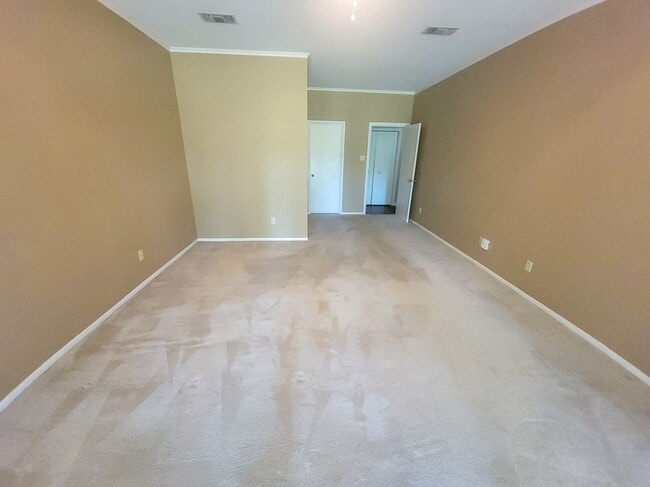 Building Photo - 813 River Oaks Dr