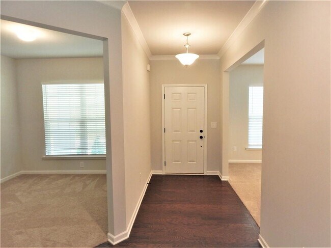 Building Photo - 4940 Sierra Creek Ct NE