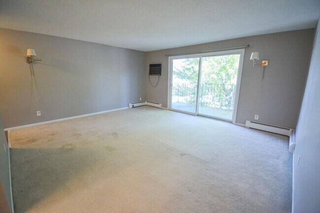 Building Photo - Charming 2 Bed, 1.5 Bath Condo in NW Roche...