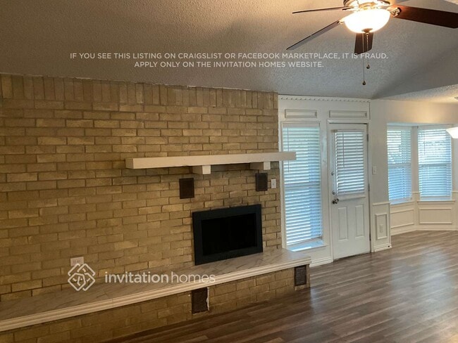 Building Photo - 340 NW Summercrest Blvd