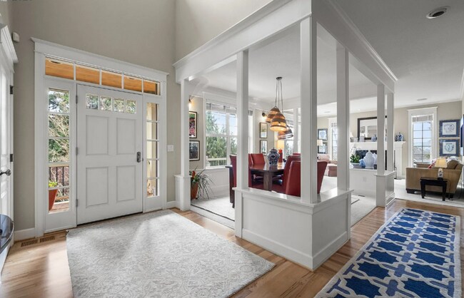 Foto del edificio - West Linn Luxury with Views, Main-Level Su...