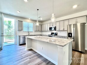 Building Photo - 15022 Camus Ct