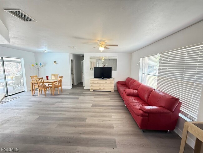 Building Photo - 502 Grant Ave