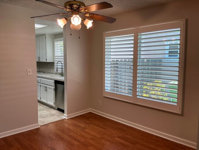 Foto del edificio - Spacious 4-Bedroom, 2-Bath Home in Convenient Location – Pet Friendly!