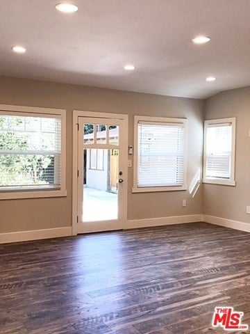 Primary Photo - 390 E Altadena Dr