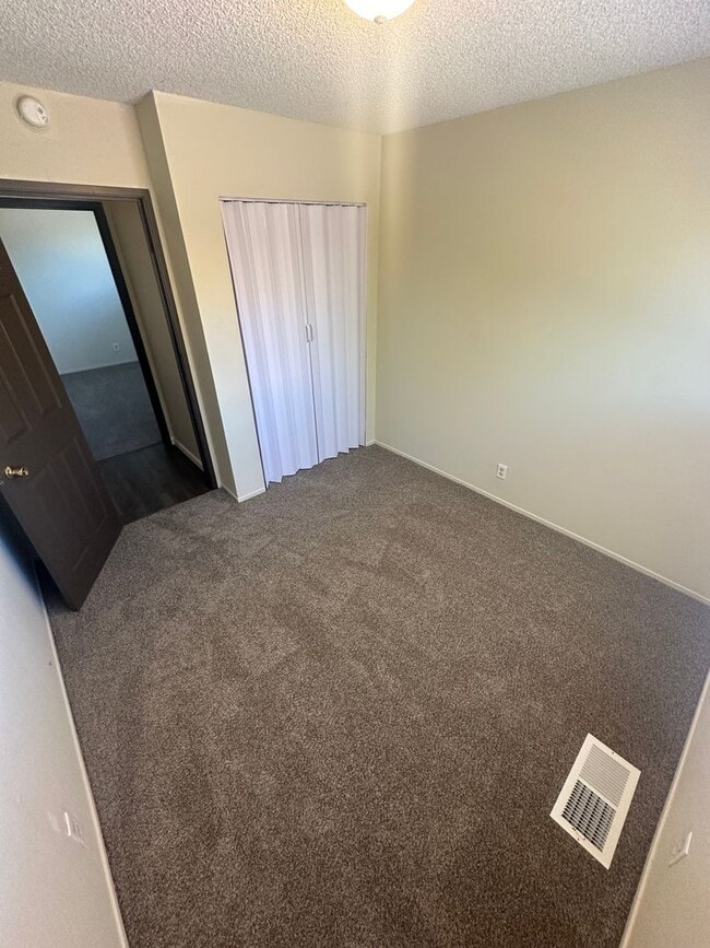 Foto del edificio - For Rent  3 Bedroom 2 Bath