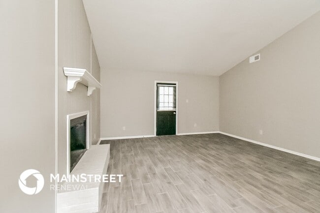 Foto del edificio - 5772 Jardin Pl