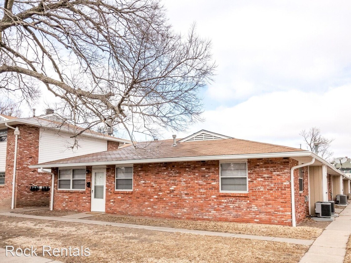 Primary Photo - 118 E 10th Ave