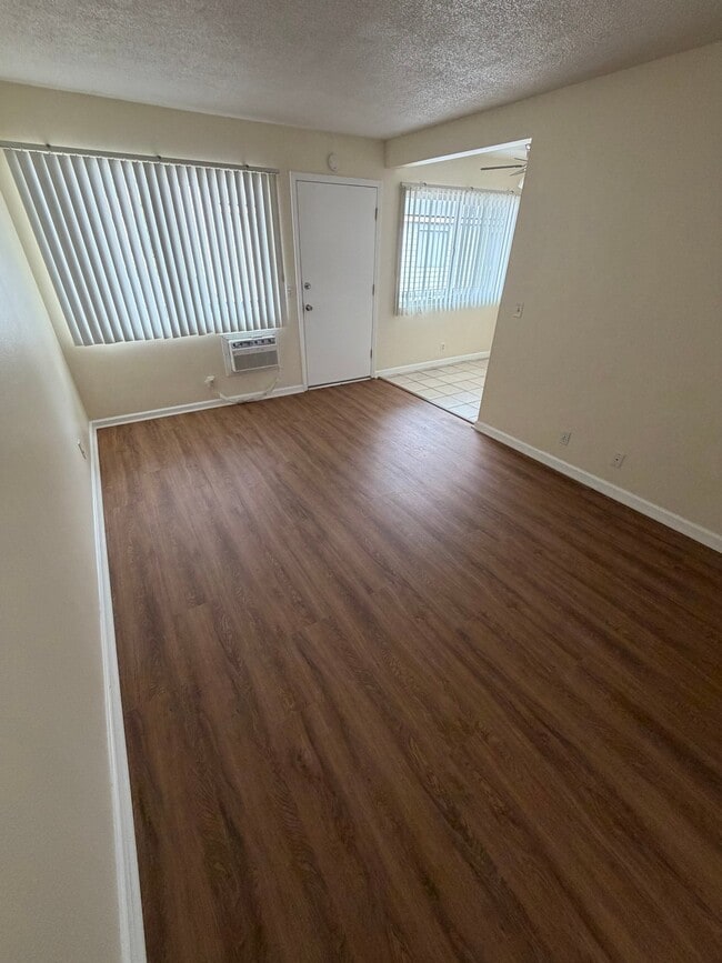 Foto del edificio - 7737 Bright Ave