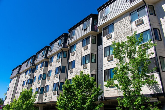 Building Photo - Truckee River Terrace