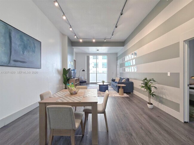 Foto del edificio - 1200 Brickell Bay Dr