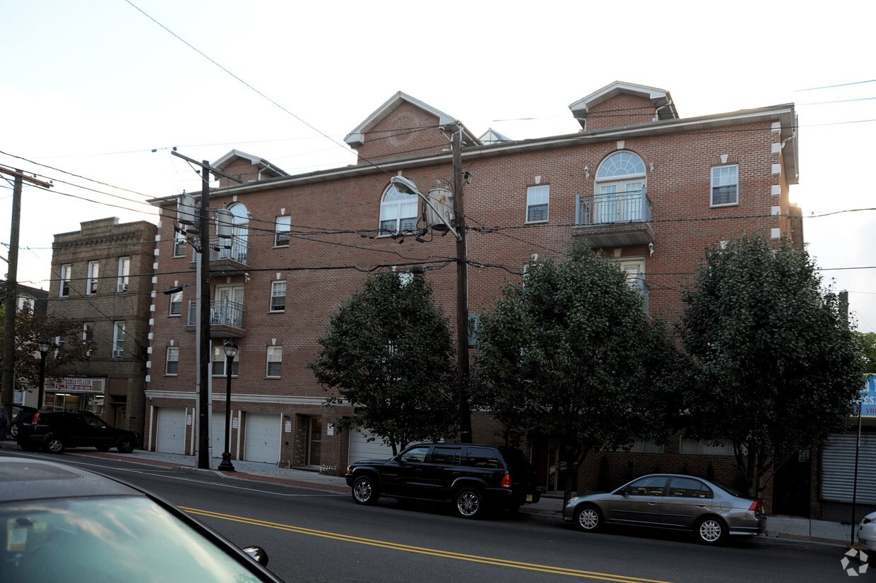 812 New York Ave, Union City, NJ 07087 Apartments in Union City, NJ