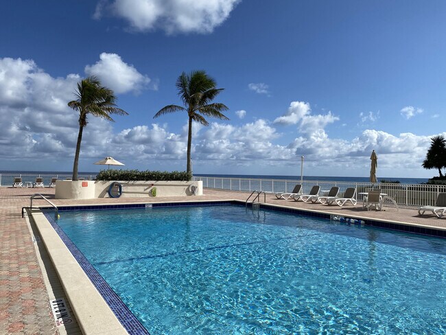 Foto del edificio - 3460 S Ocean Blvd
