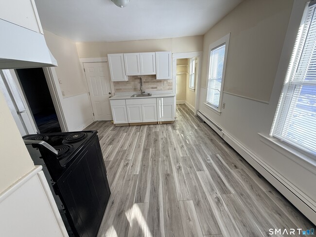 Building Photo - 15 Beacon St