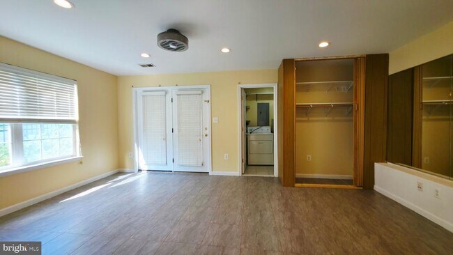 Building Photo - 6690 Roderick Loop