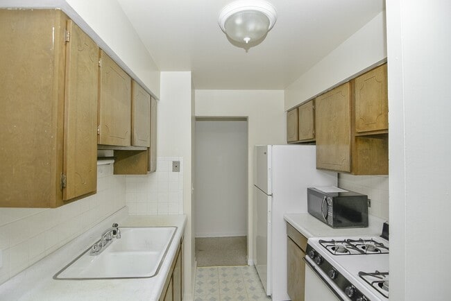 Building Photo - 535 W Aldine Ave