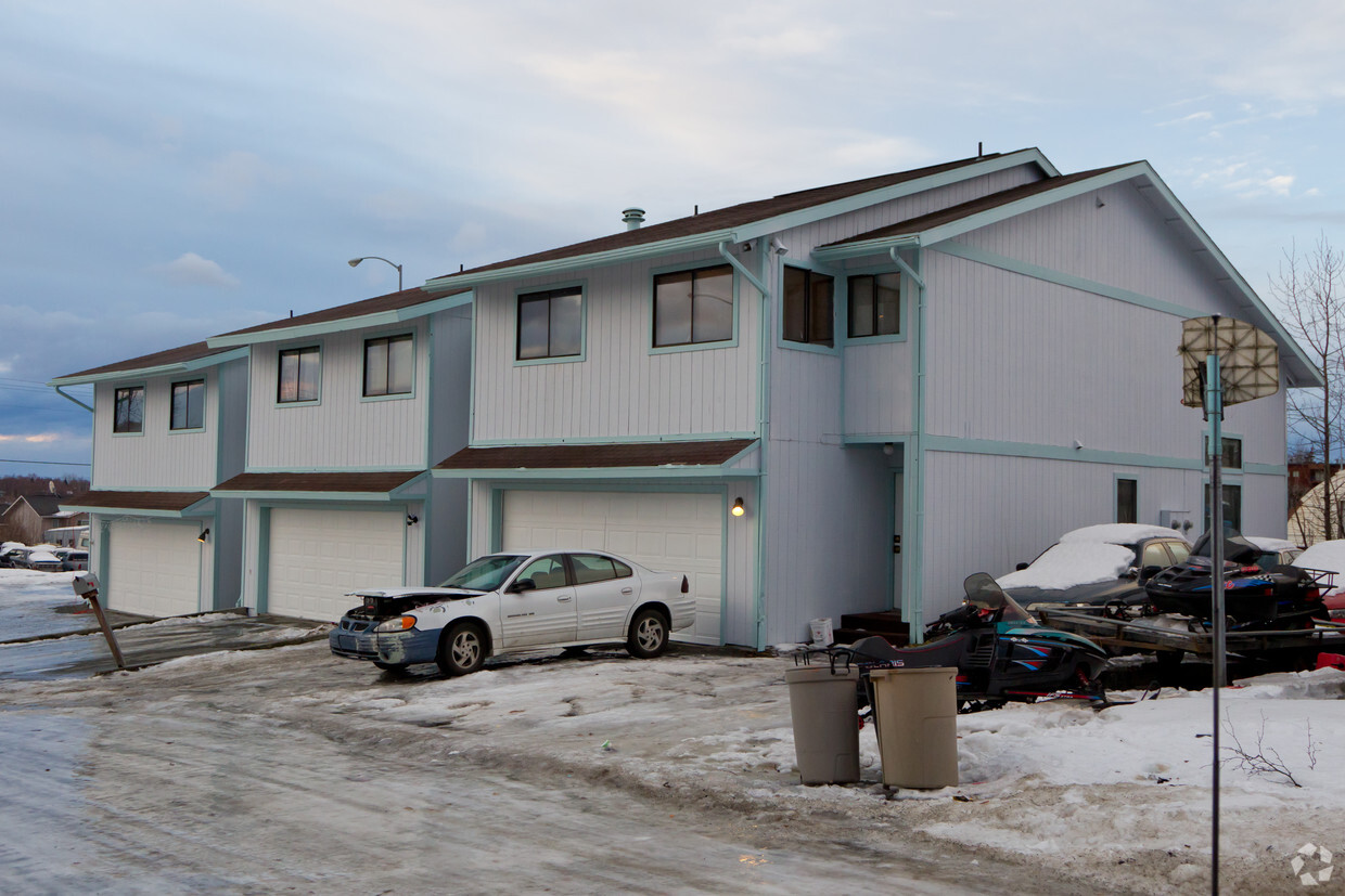Building Photo - 9150 Dewberry St