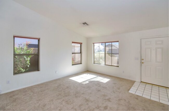 Foto del edificio - SOUGHT AFTER COMMUNITY OF SUPERSTITION SPRINGS VILLAGE