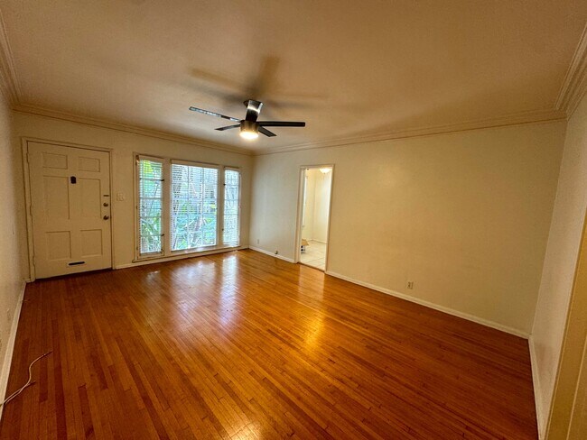 Foto del edificio - 1271 N Crescent Heights Blvd
