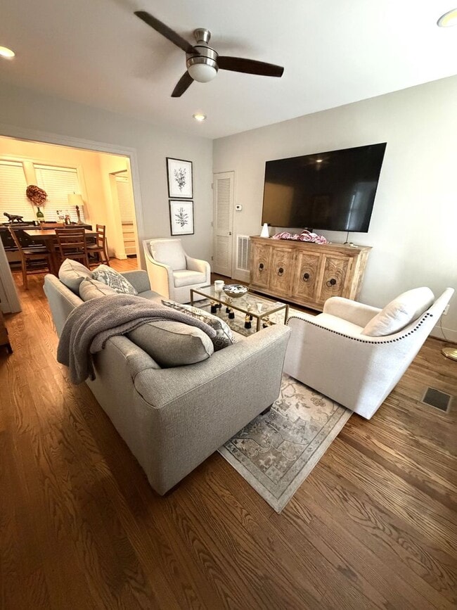 Building Photo - 1 Bedroom Condo Available Steps From Downtown Tuscaloosa!
