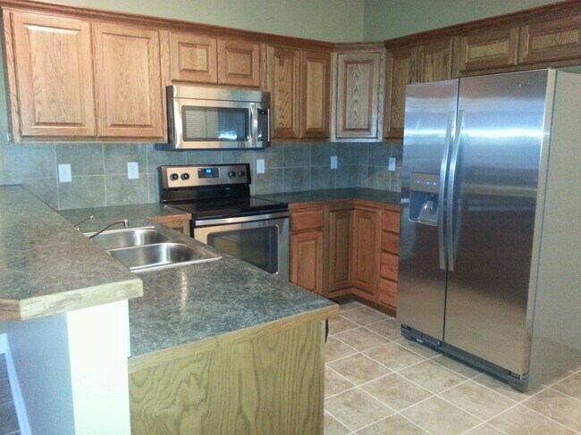 kitchen - 3168 King Ridge Blvd