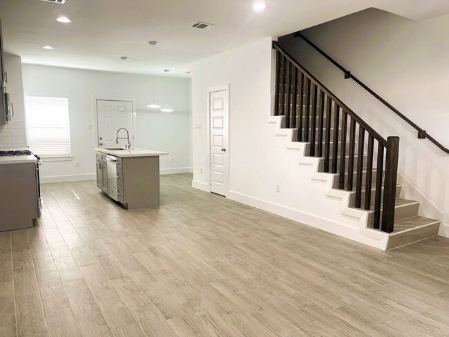 Building Photo - 997 Marjorie Street**Ask about our NO SECU...
