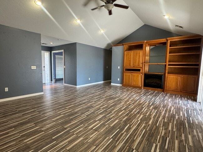 Building Photo - 169 Northwest Copperfield Drive