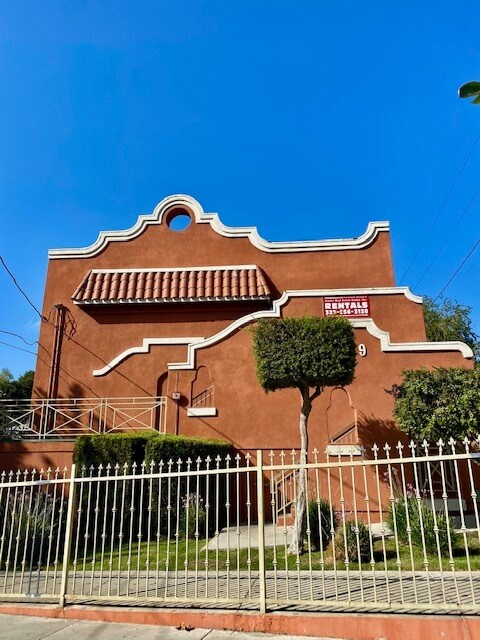 Building Photo - 5739 Benner St