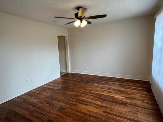 Building Photo - 5520 Barremore St