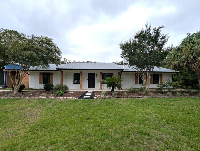Foto del edificio - 8717 Sand Pine Dr