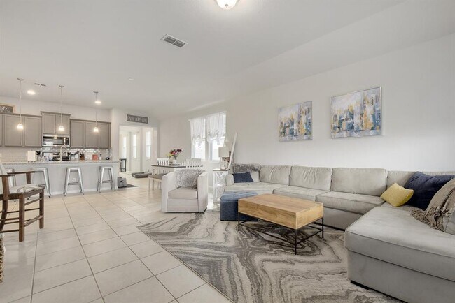 Foto del edificio - 170 Silver Glen Dr