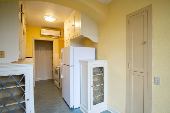 Foto del edificio - RARE Availability: Stunning Studio on Miss...