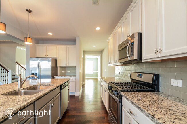 Building Photo - 2008 Temple Hills Way, Fuquay Varina, NC, ...