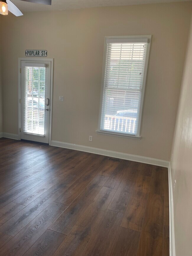 Building Photo - 339 Poplar St