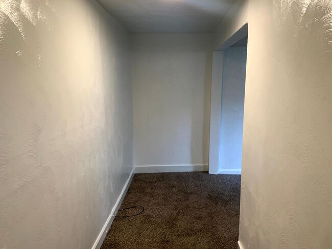 Building Photo - 4 Bed, 2 Bath Home in Bloomfield - Convenient Location, Off-Street Parking - Available November 1...