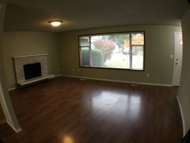 Building Photo - Updated 3 Bed/1.5 Bath Marysville Rambler ...