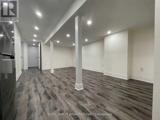 Photo du bâtiment - LOWER - 20 KEW BEACH AVENUE