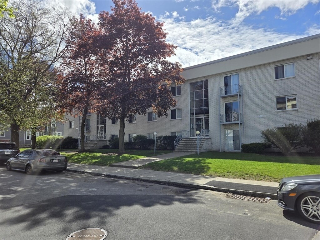 Primary Photo - 24 Inman St