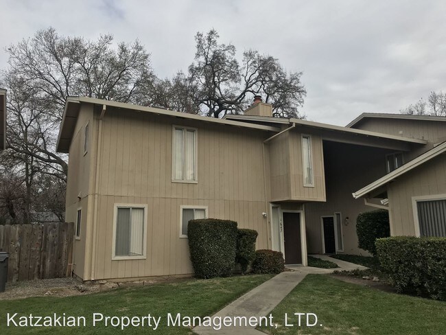 Building Photo - 1645 Blackoak Dr