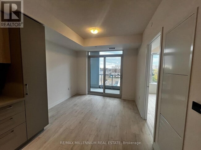 Photo du bâtiment - 500 Plains Rd E