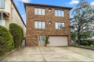 Building Photo - 516 Avenue A